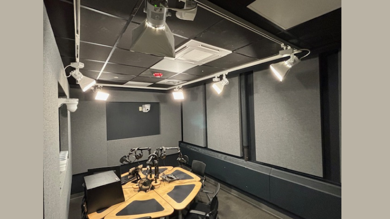 Fiilex Brings New Light to Podcast Studios: A Seamless Retrofit Experience